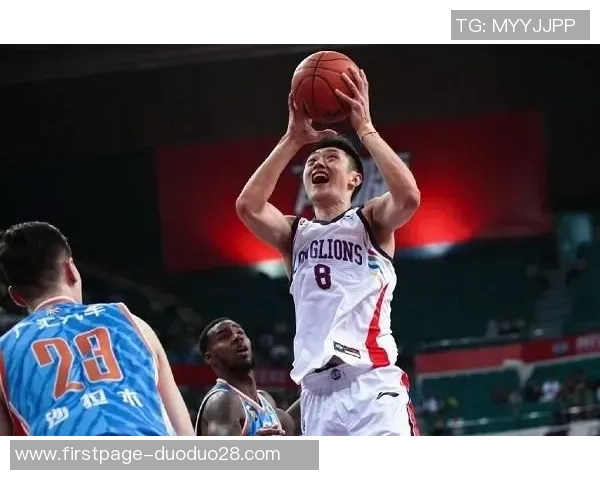 广东与新疆激战正酣文字直播全程回顾精彩瞬间与赛场动态分析